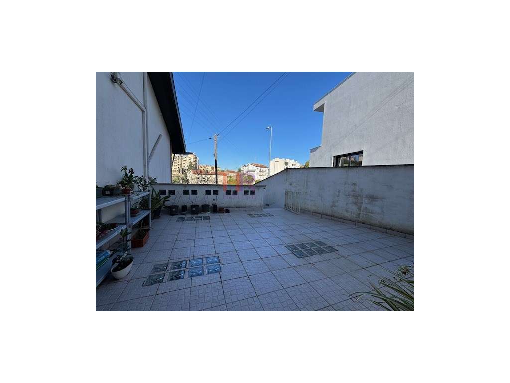 VENDE-SE MORADIA T4+1 COM PISCINA AQUECIDA E GARAGEM.-15