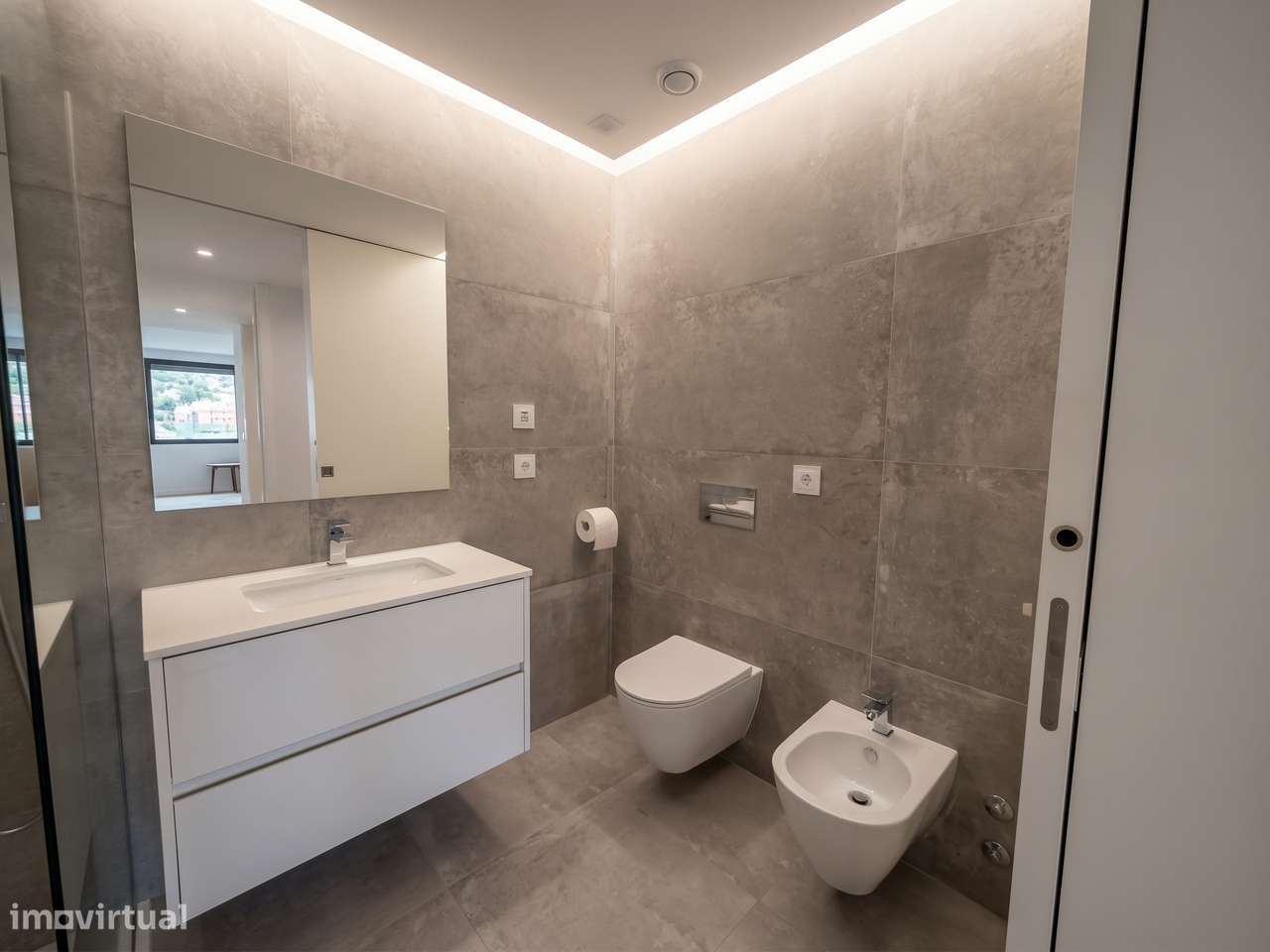 Apartamento T2 COMO NOVO Madalena Varanda 17m2 Lugar de garagem Duplo-11