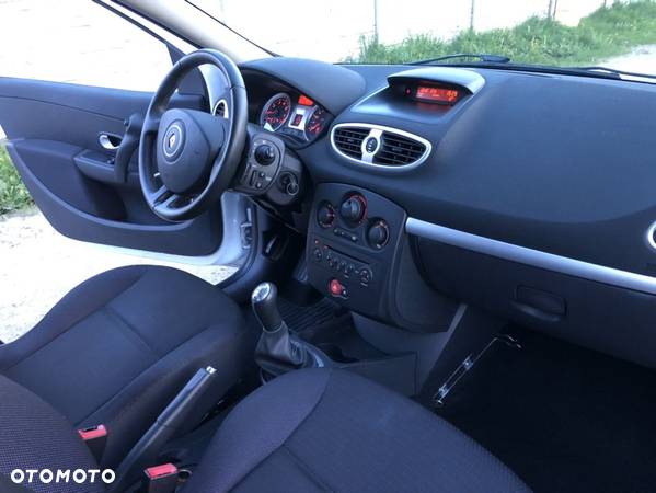 Renault Clio 1.2 16V Expression - 27