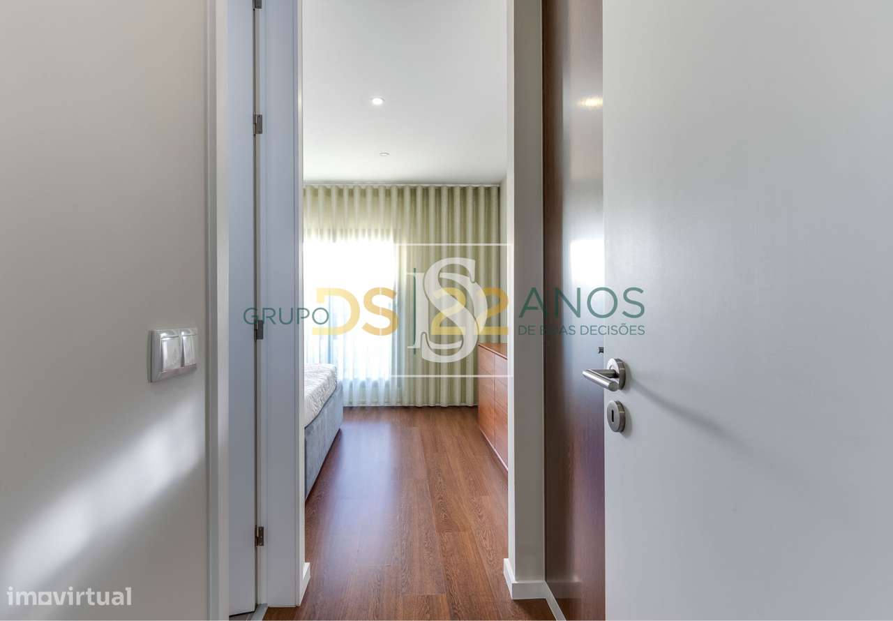 Moradia de construção moderna, situada na 3. ª linha de praia na Póvoa-17