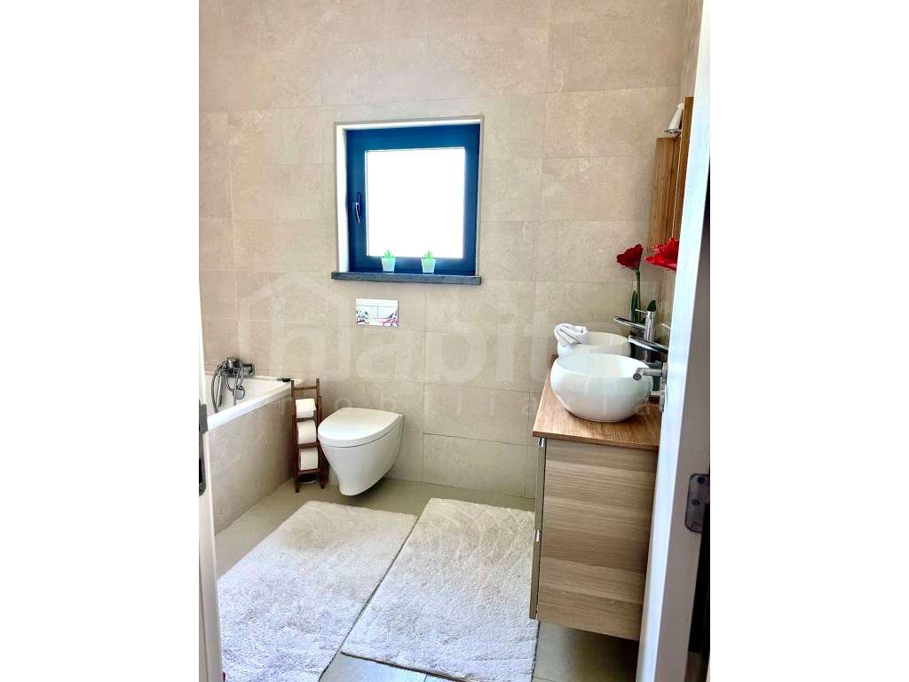 Moradia isolada em lote de 1.000 m² | Duas construções independente...-10