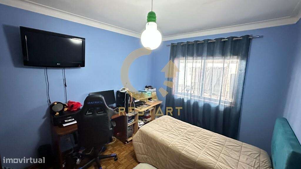 Apartamento T2 (Av da Carvalha - Rio Tinto)-13
