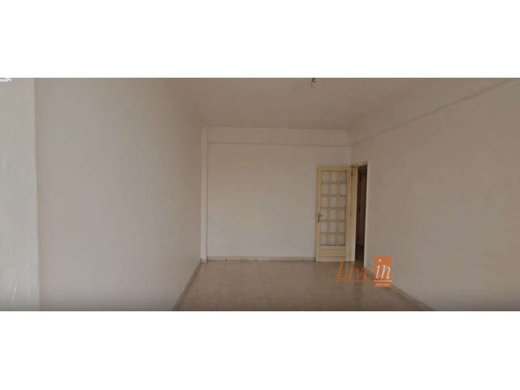 Apartamento T2 em Remodelação com Varanda em Oeiras - Grande imagem: 4/11