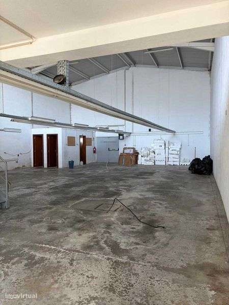 Arrenda-se armazém com cerca de 350 m2 integrado em zona industrial - Grande imagem: 4/4