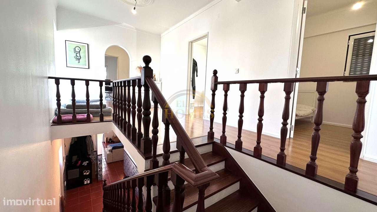 Moradia Independente T4 com Jardim e Vista Rio em Vila Fria – Porto Sa-11