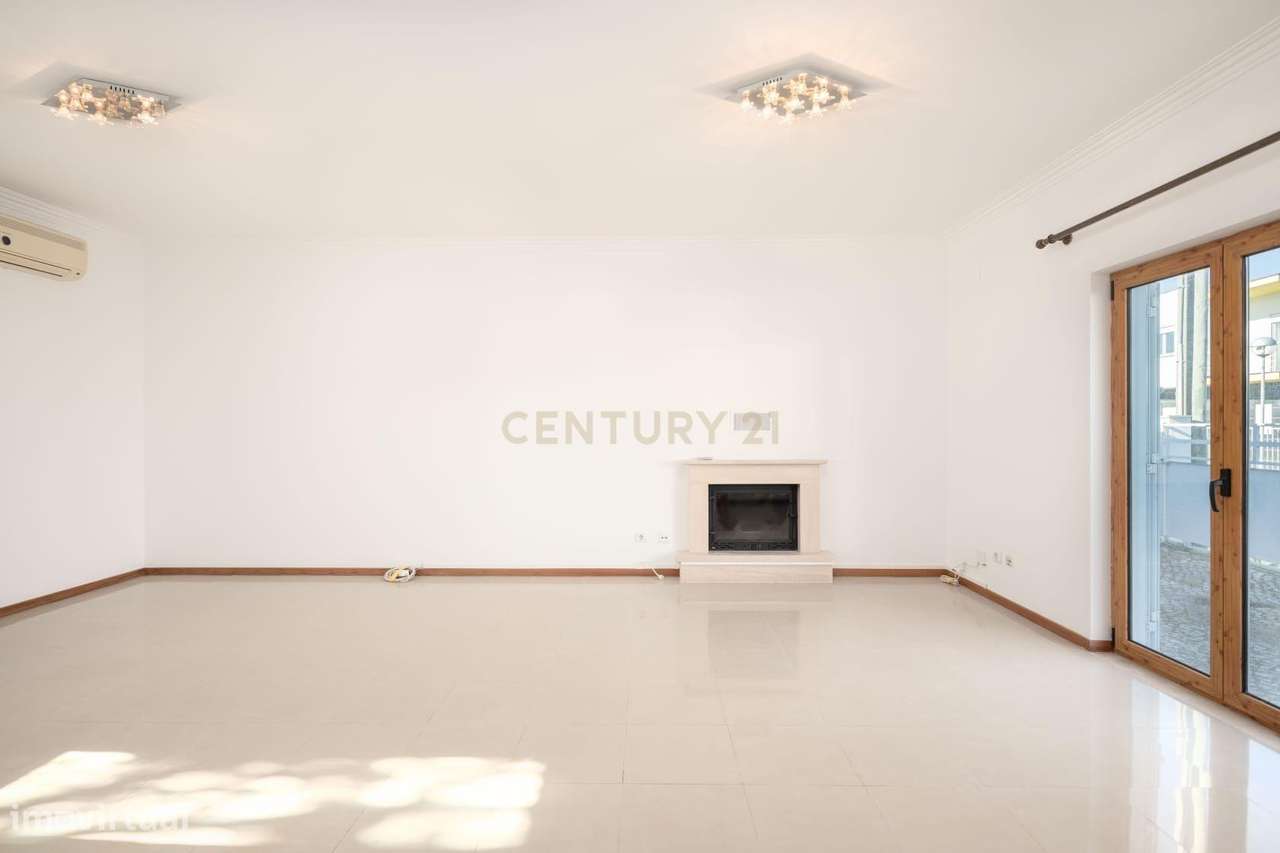 Exclusiva Moradia T3 de Gaveto com Suíte, Piscina e Garagem em Azeitão - Grande imagem: 5/23