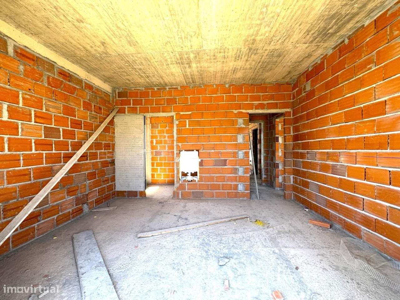 Nova Moradia T4 com Piscina na Vila de Azeitão-33