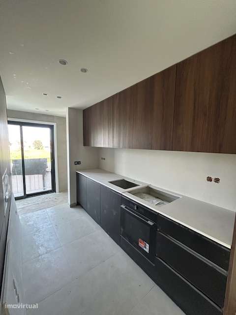 Vende-se T2 novo com varanda, à Boavista - Grande imagem: 5/18