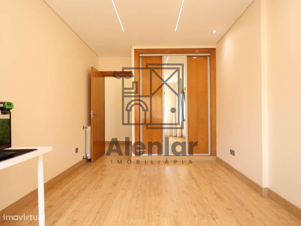 T2 no Carregado - Condominio Fechado-17
