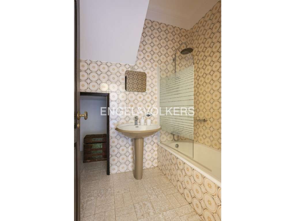 Excelente moradia T6 com AL situada no centro de Almeirim-8