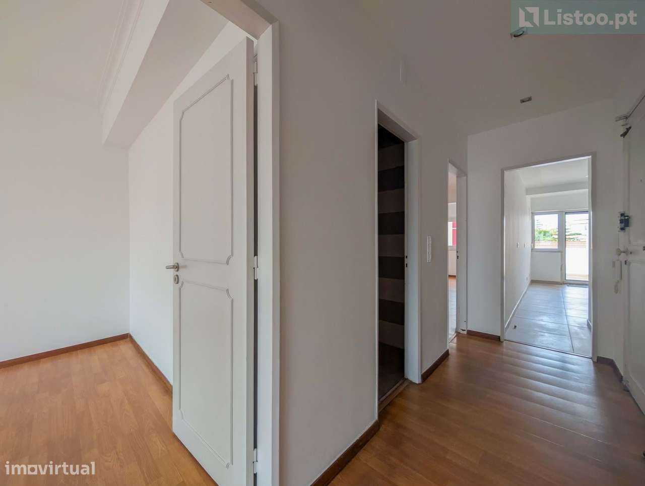 T2 Alvalade com Terraço e Garagem-16