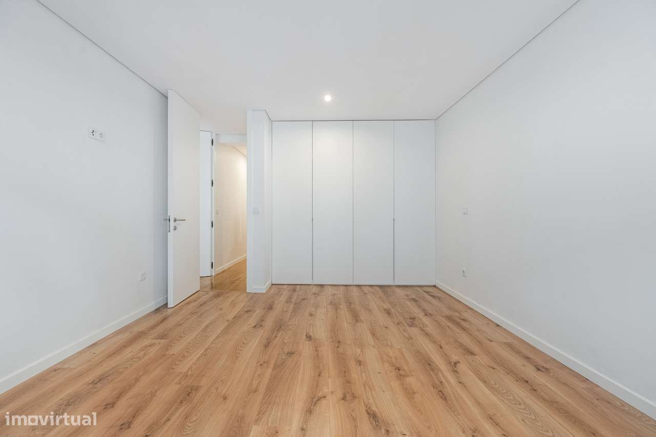 Apartamento T3 Renovado em Braga – Localização Premium com Terraço-13