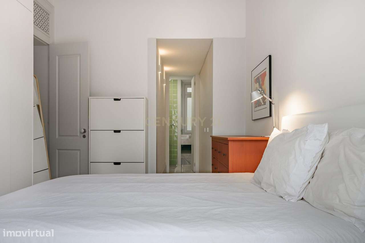 Apartamento T2 de Luxo com Varanda a Sul, Vista Rio e Prédio Totalment-13