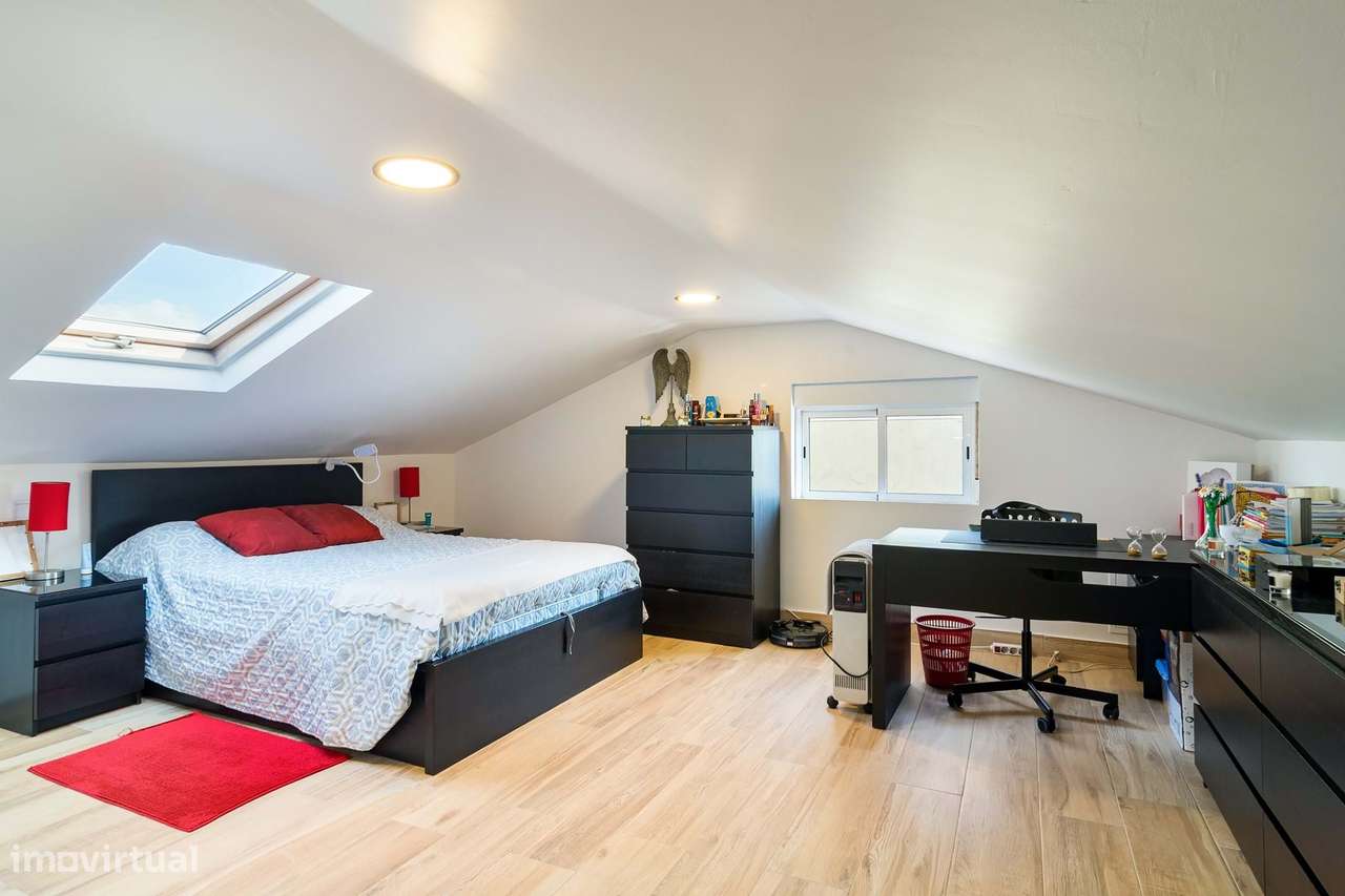 Refúgio acolhedor em São Domingos de Rana – T2+1 cheio de luz-10