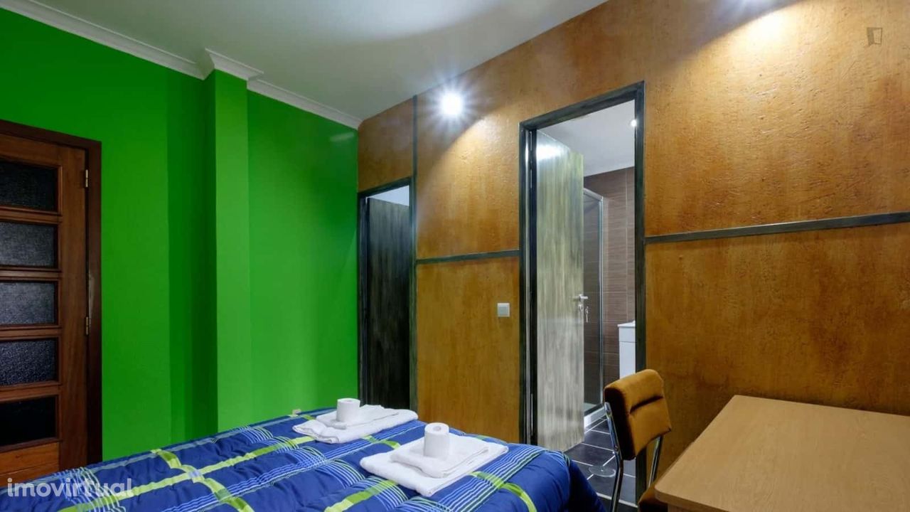 Couple room with private bathroom in Coimbra