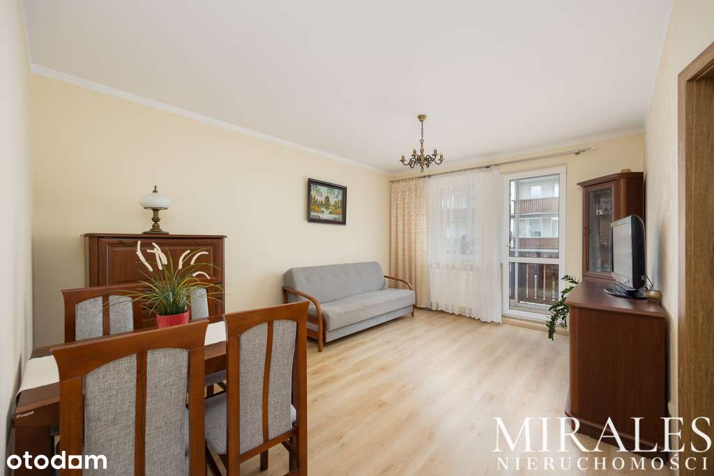 Wygodne mieszkanie z dużą jasną kuchnią i balkonem-2