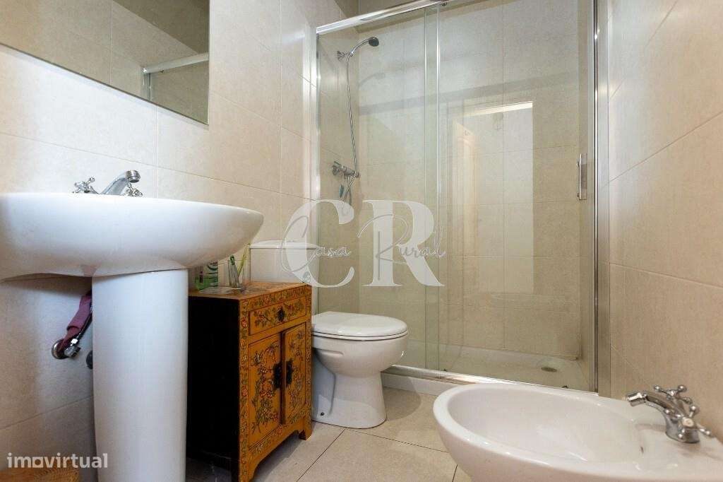 Fantástica moradia isolada em pedra com 3 quartos, varanda, pátio, ter-10