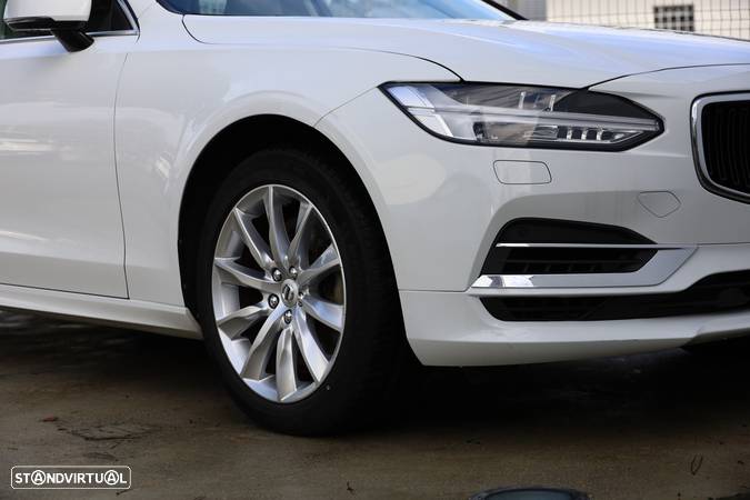Volvo V90 2.0 T8 Momentum Plus AWD Geartronic - 34