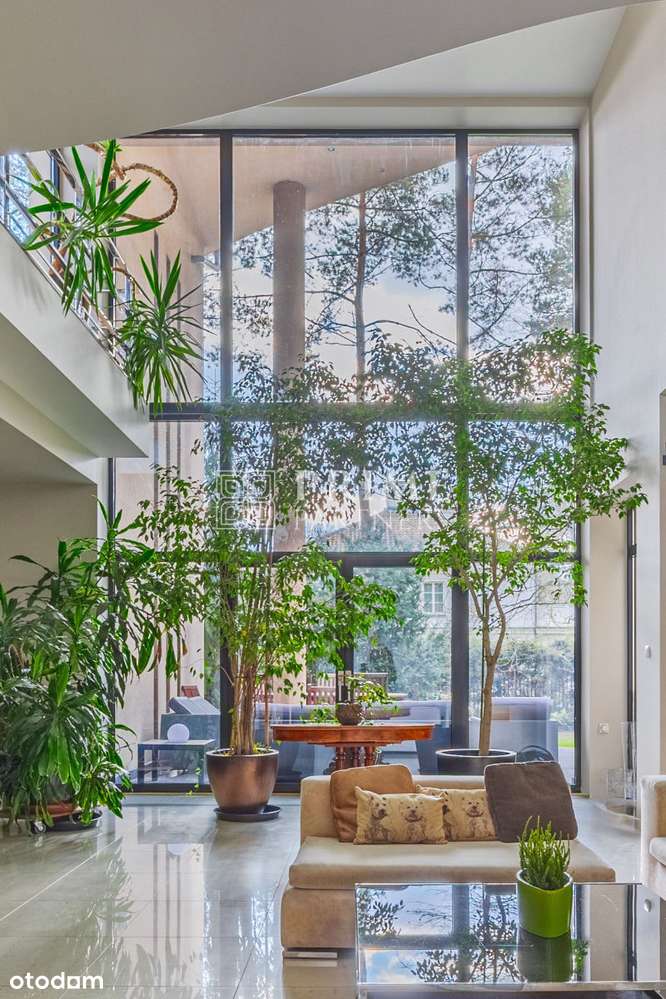 Reprezentacyjna rezydencja z basenem-4