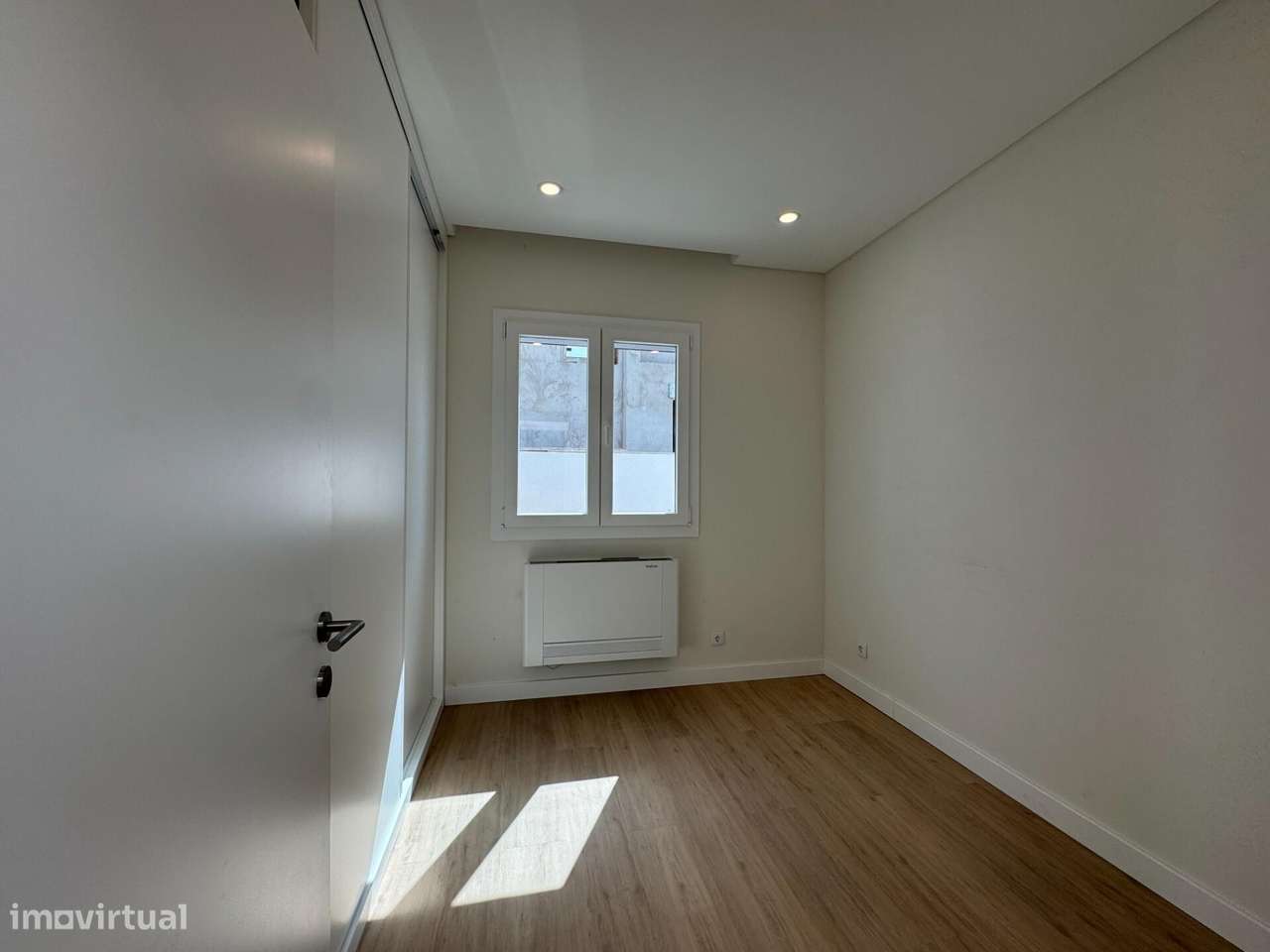 Nova Moradia T4 com Piscina na Vila de Azeitão-4