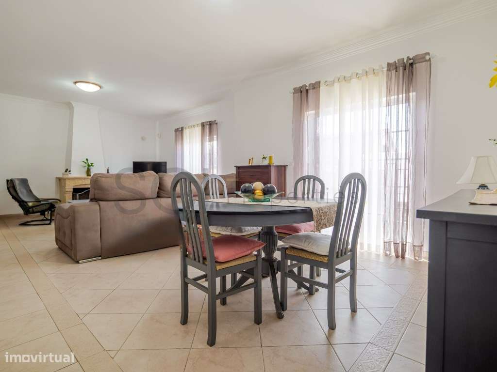 Moradia T5 Independente com Garagem em Fernão Ferro-7