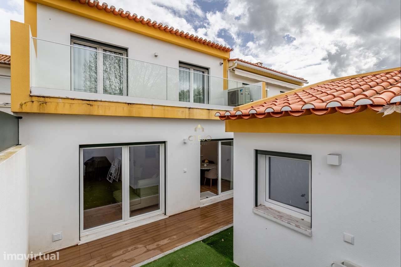 Moradia T2 Moderna com Pátio, Varanda e Chão Radiante – Bairro da Petr-17