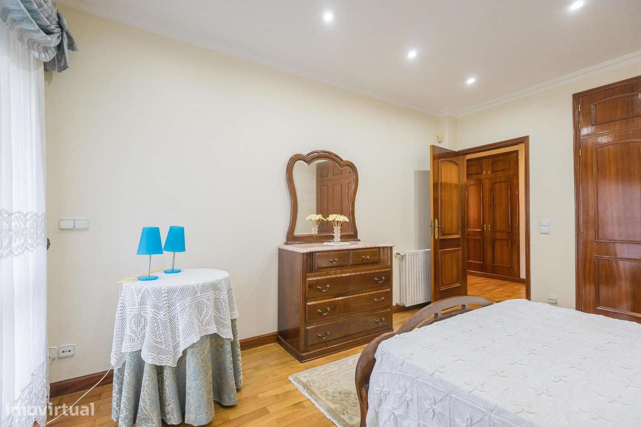 Moradia T4 exclusiva | Piscina| Zona Agrícola | Junto à Praia-24