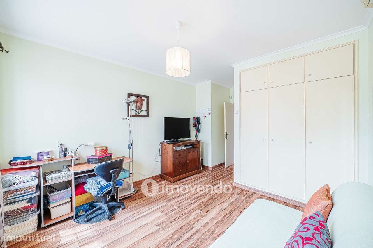 Moradia T4 com garagem e espaço exterior enorme, em Coruche-19