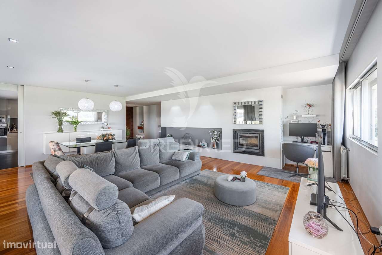 Exclusivo T3 de Prestígio em Urgezes – Luz, Sofisticação e Espaço S...-2