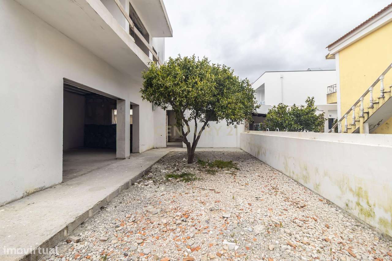 Fernão Ferro/ Pinhal do General - Moradia isolada de 5 assoalhadas em - Grande imagem: 4/38