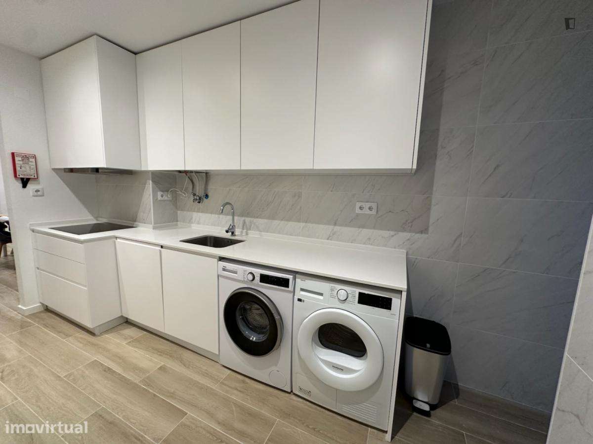 Quarto - localizado em Almada Lisbon - Grande imagem: 2/14