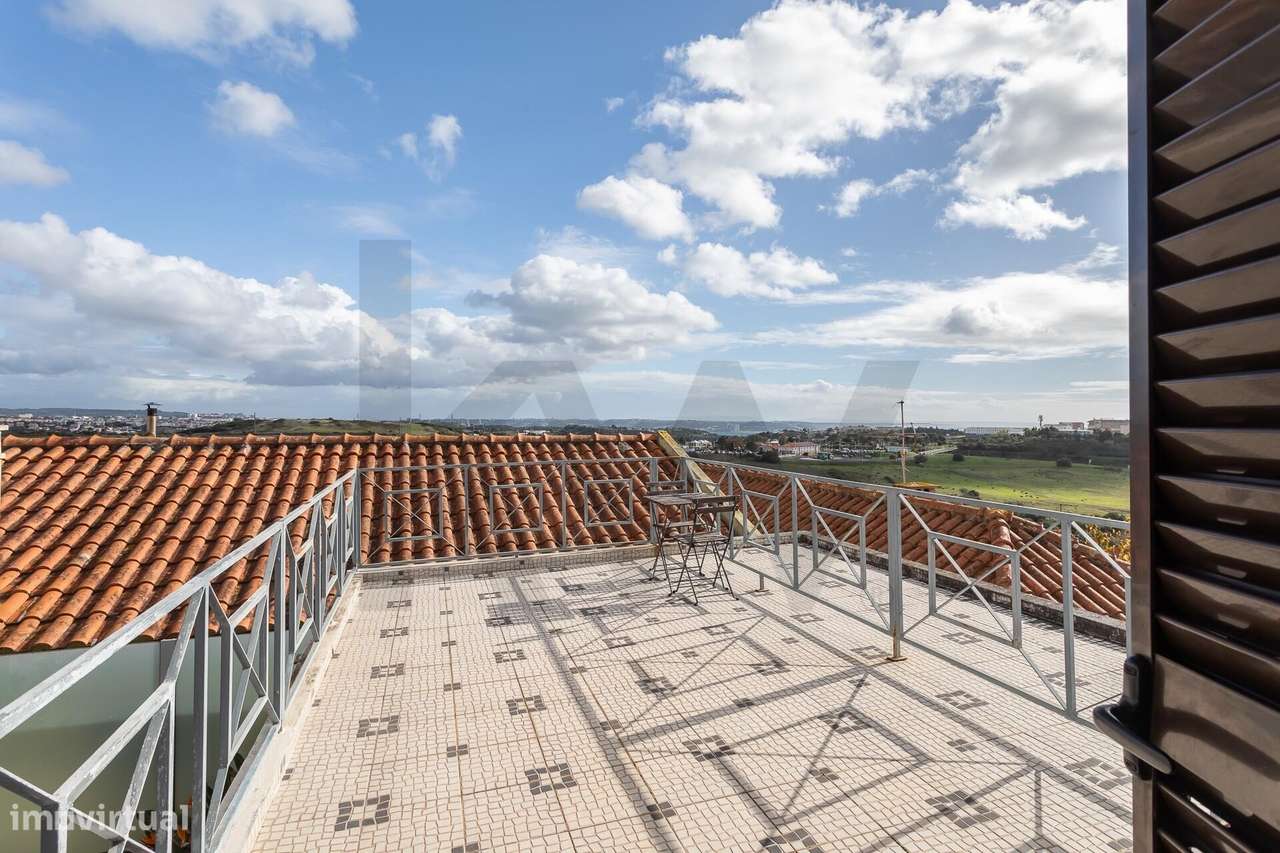 Moradia Renovada de Charme com 4 Quartos e Vista Panorâmica para Lisbo - Grande imagem: 4/60