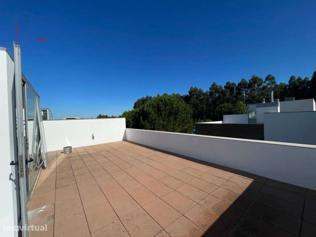 Moradia condomínio fechado T5-26