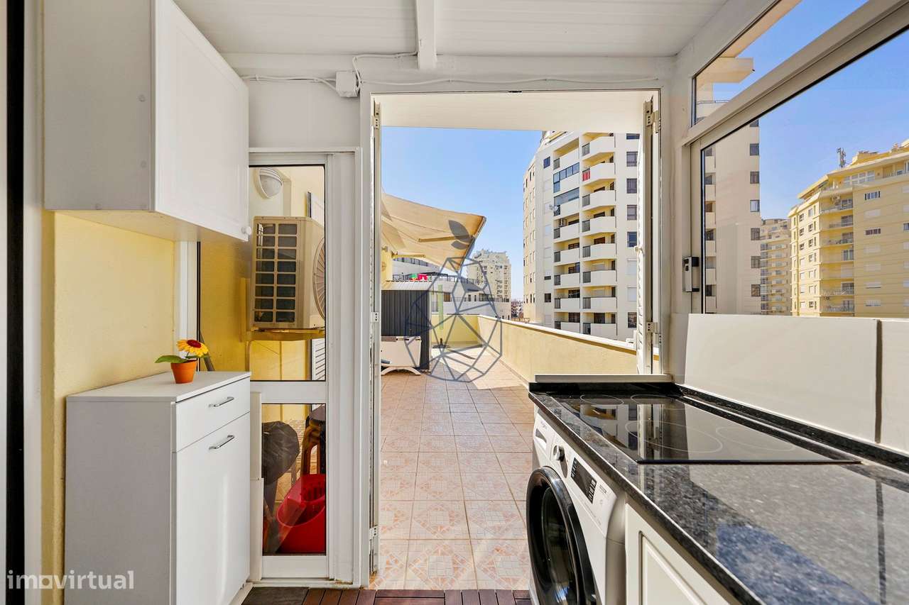 Apartamento Duplex T3 mobilado,  3 casa de banho ,Terraço, Vista Mar A-38