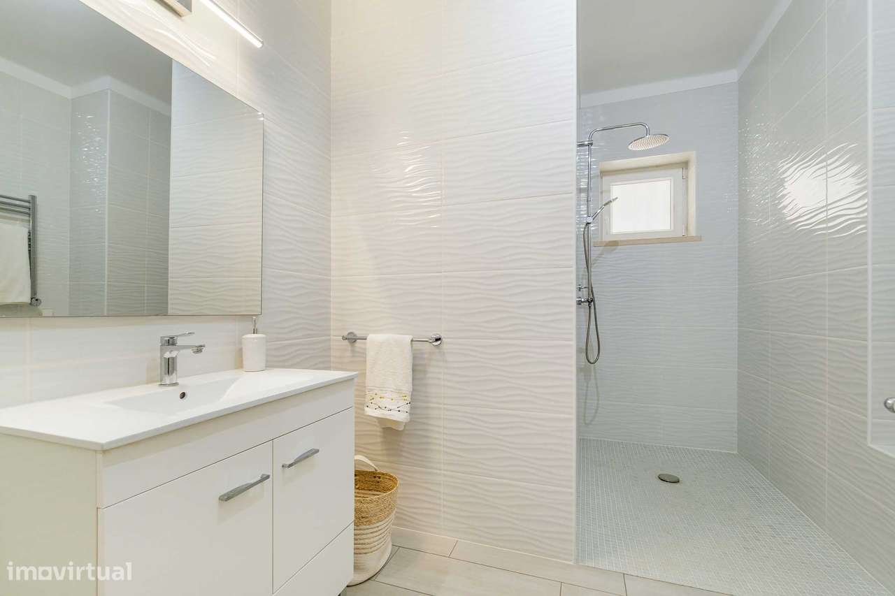 Moradia de luxo com piscina, anexo, campo de ténis  e jardim-25