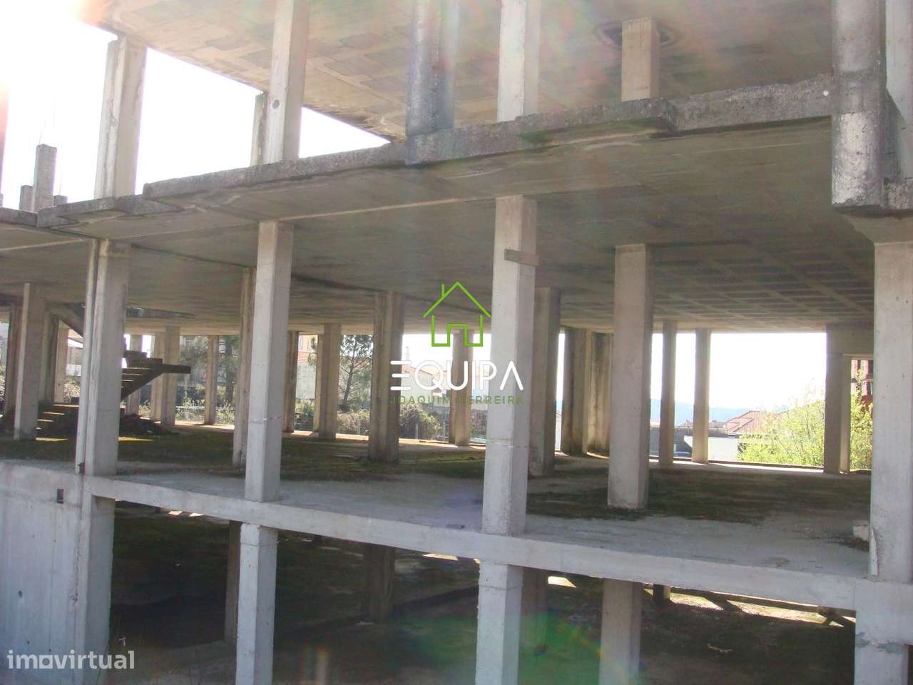 Prédio em Construção em Vila Nova de Paiva - Viseu - Em Frente a EB-22