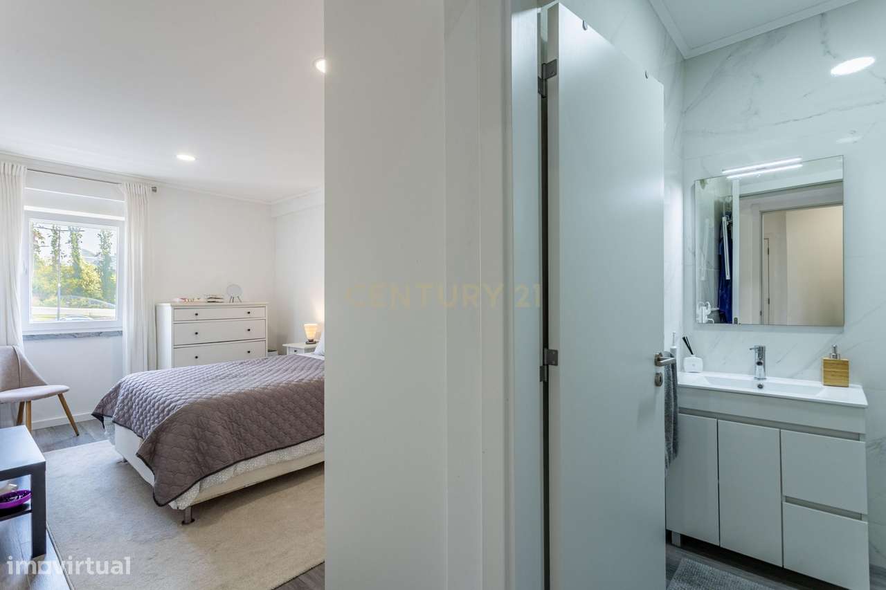 Quarto Suite Mobilado para Arrendamento em Miraflores - Grande imagem: 4/18