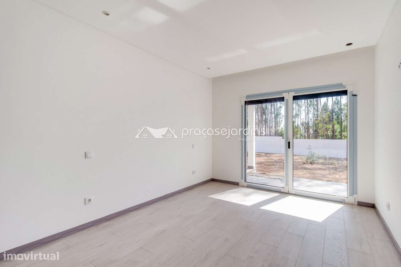 Moradia T3 com jardim, varanda e garagem-16