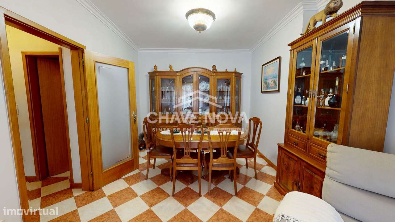 Apartamento T2 c/ Lugar de Garagem em Santa Marinha (Candal) - Grande imagem: 5/22