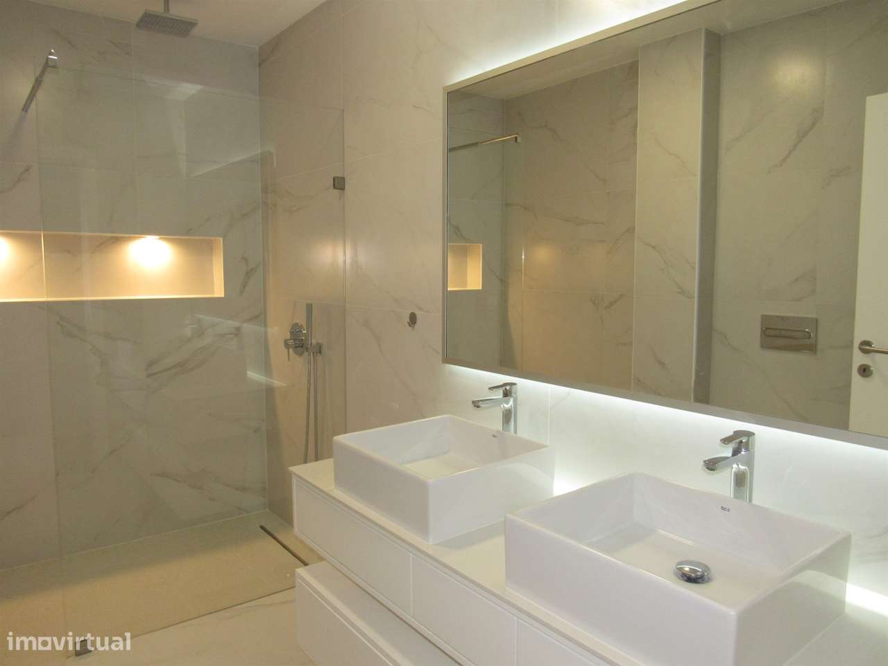 Moradia contemporânea 4 quartos a estrear-12