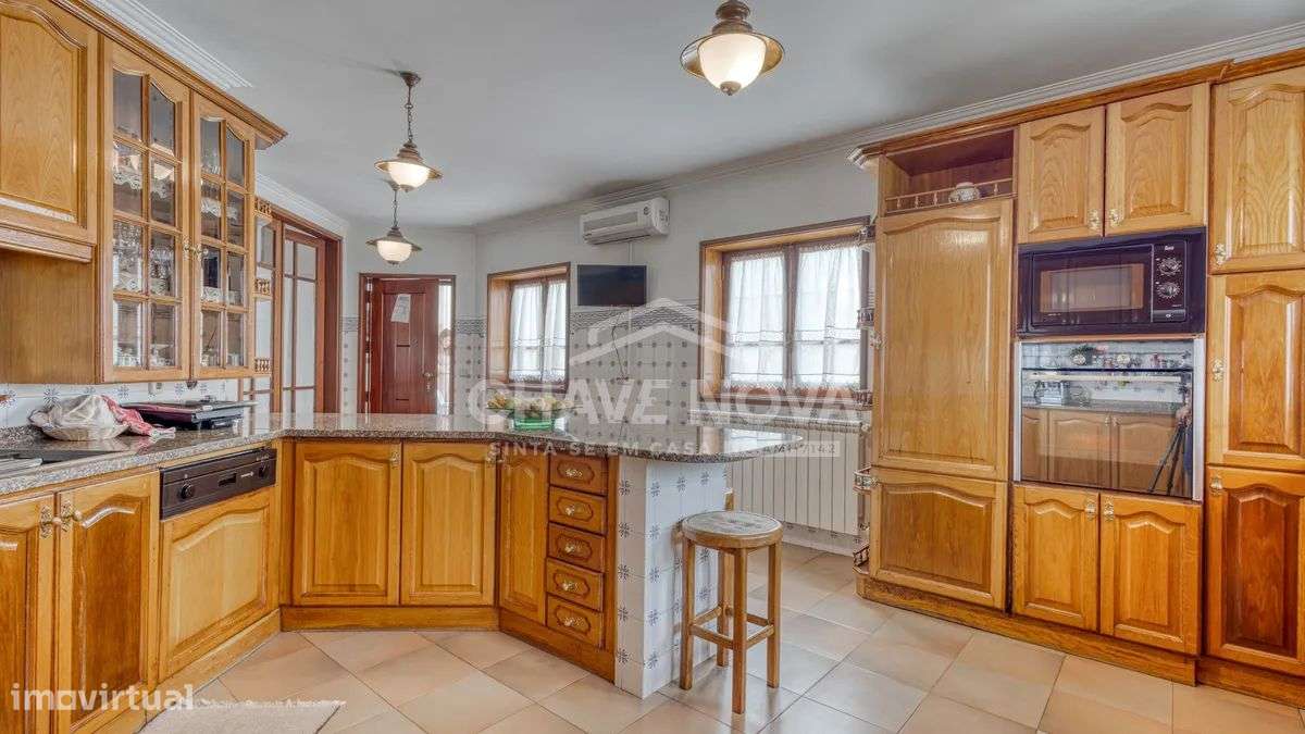 Moradia isolada T4, jardim, piscina,aréa de lazer e anexo habitacional - Grande imagem: 4/32