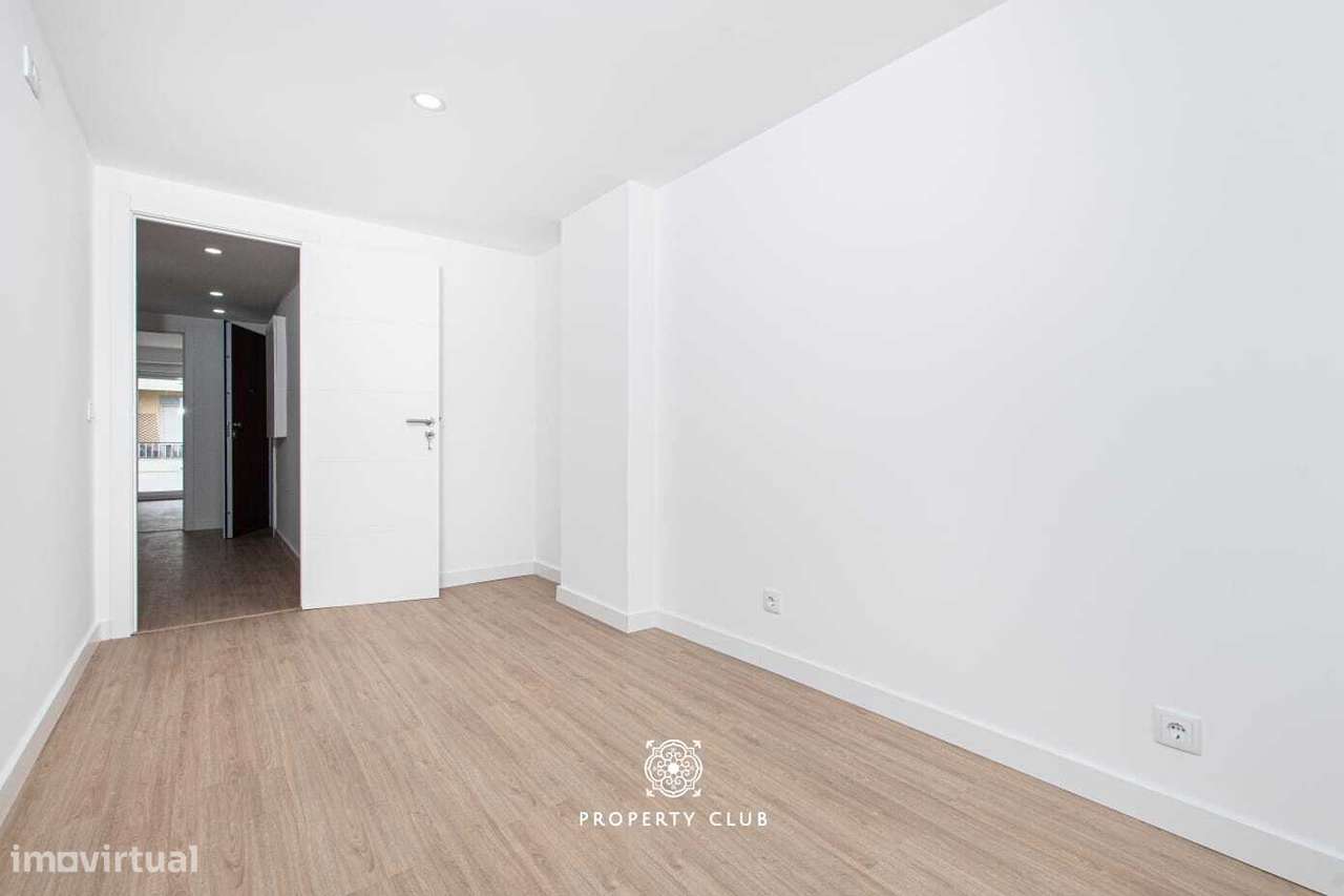 Apartamento T3 em fase de remodelação em Queluz-16