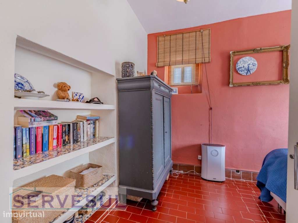 Charmosa moradia de 2 quartos de 121 m², inserida num terreno com 2...-18