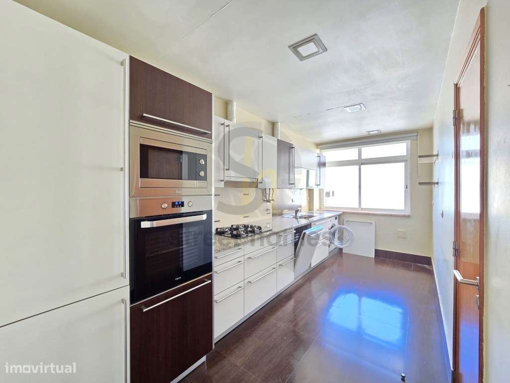 Apartamento Exclusivo em Frente à Praia da Poça, São João do Estoril - Grande imagem: 4/41