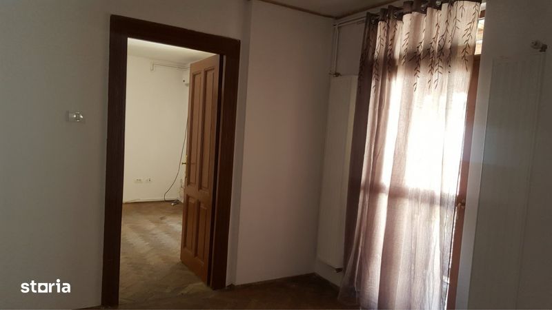 Inchiriez apartament 4 camere in vila Zona Mosilor