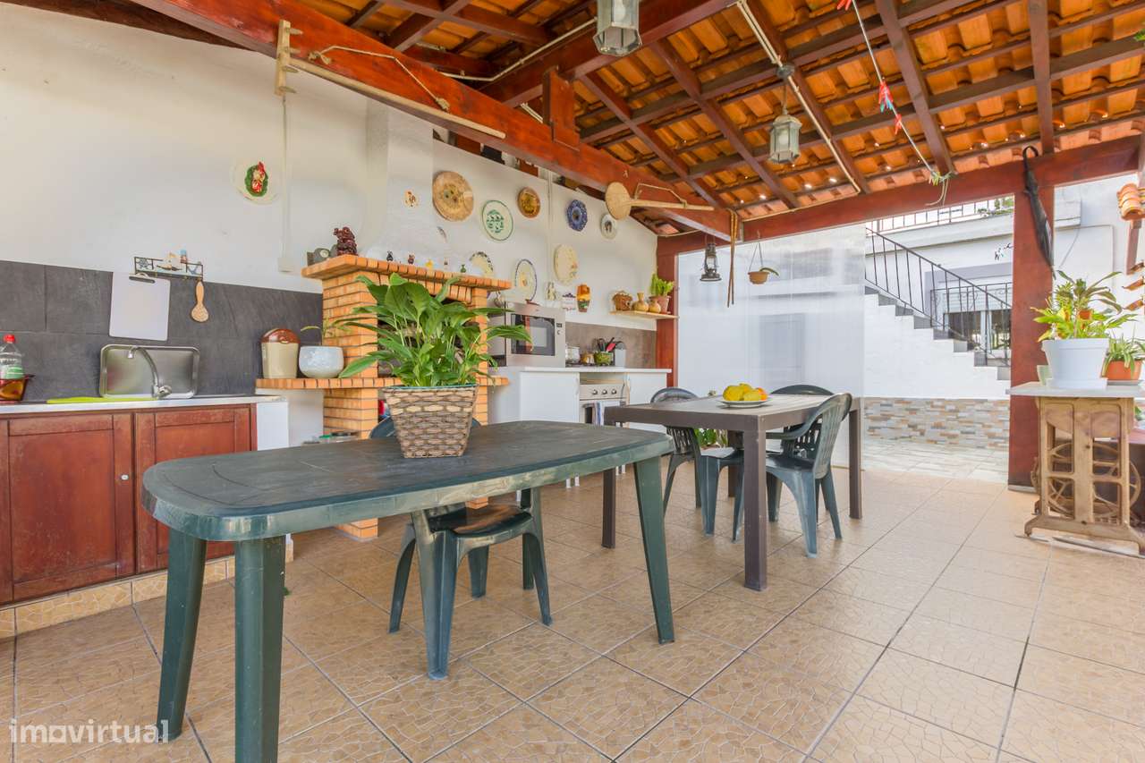 Moradia T2 com piscina e com Anexo T1 em Fernão Ferro, Seixal-10