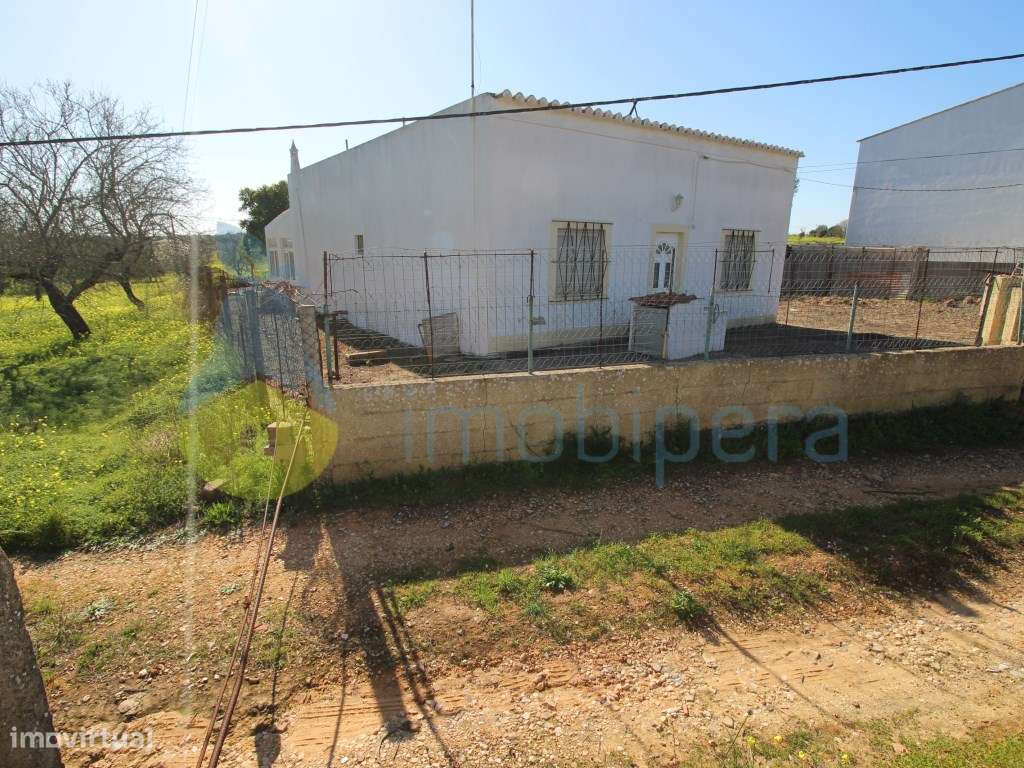 Moradia Isolada T4, térrea, de um só piso, com terreno de 3.540m2.-23