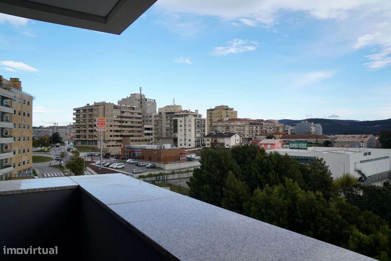 APARTAMENTO T4+1 no CENTRO de Oliveira de Azeméis-7