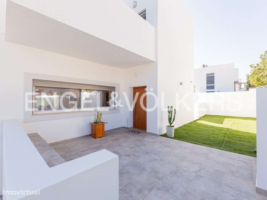 Moradia T4 Moderna em Tavira com Vista Mar e Luz Natural - Grande imagem: 4/28