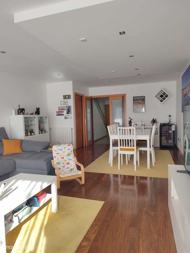 Moradia T4 (2 suites),cond. fechado, piscina, campo de jogos e ginásio-20